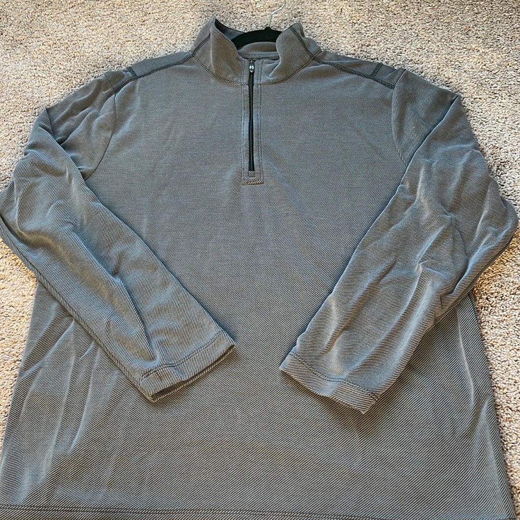 Size Medium Tommy Bahama 1/4 Zip Pullover